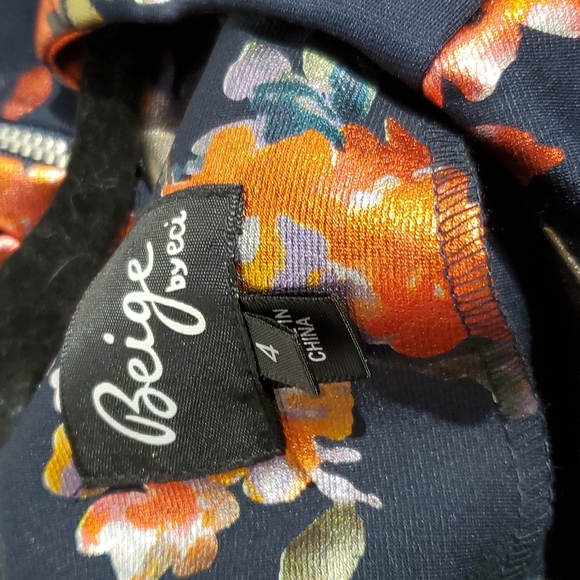 Beige By Eci Sz 4 Floral with Metallic  looking flowers. BEAUTIFUL  dress - Picture 15 of 15